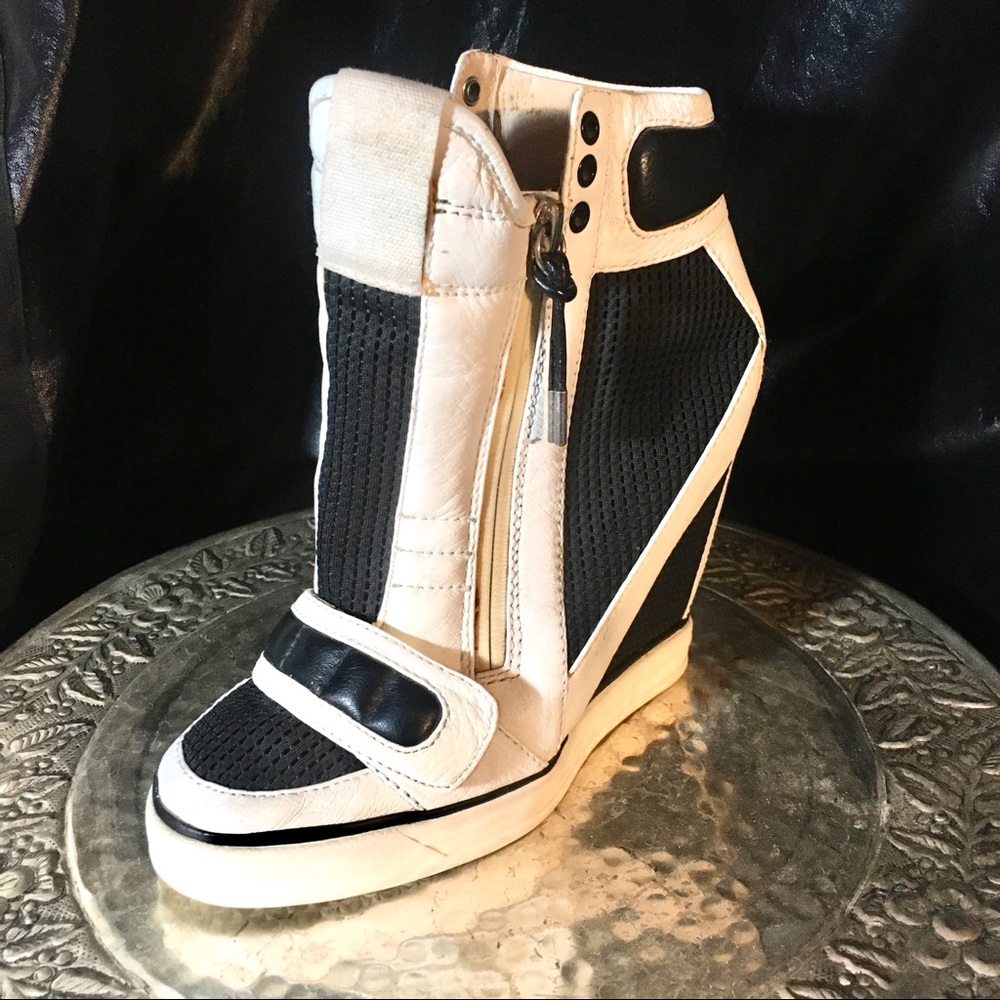 L.A.M.B. "Nala" HighWedge SNKR SZ6